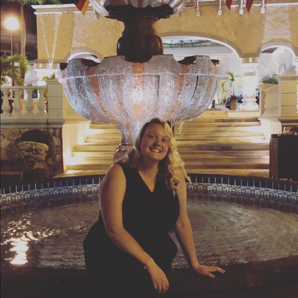 Meet your Posher, Kayla - Picture 2 of 5